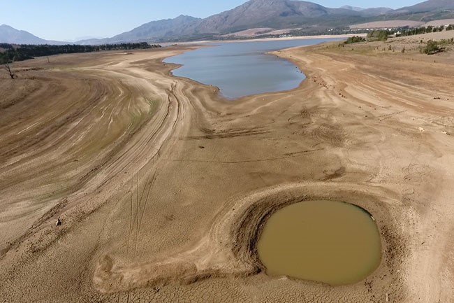 A kép forrása: http://www.capetownetc.com/news/worst-drought-century-facts/